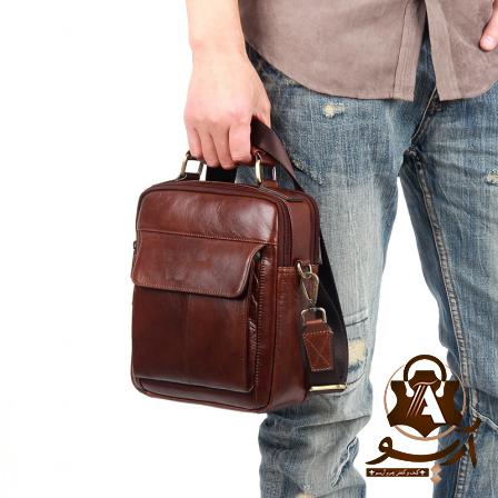 بررسی انواع کیف چرم مردانه بر اساس رنگ بندی 